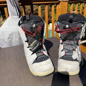 Mens 9.5 Saloman Brigade Autfit Snowboard Boots